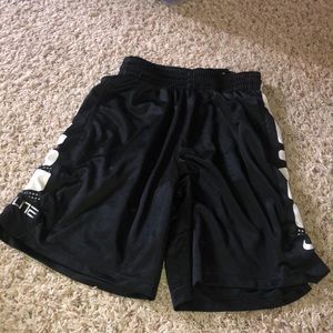Nike Elite Basketball Shorts size Medium